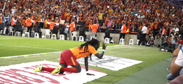 米兰体育官网平台-男排超级联赛上演“天王山之战”